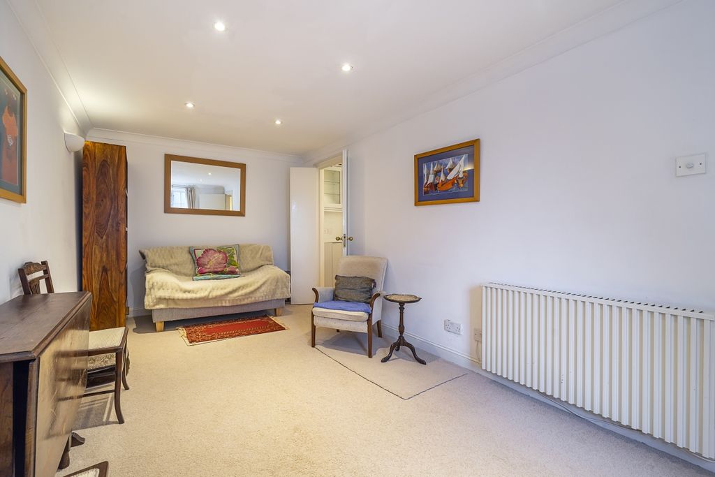 Property photo 3 of 13 Denbigh-Street-014