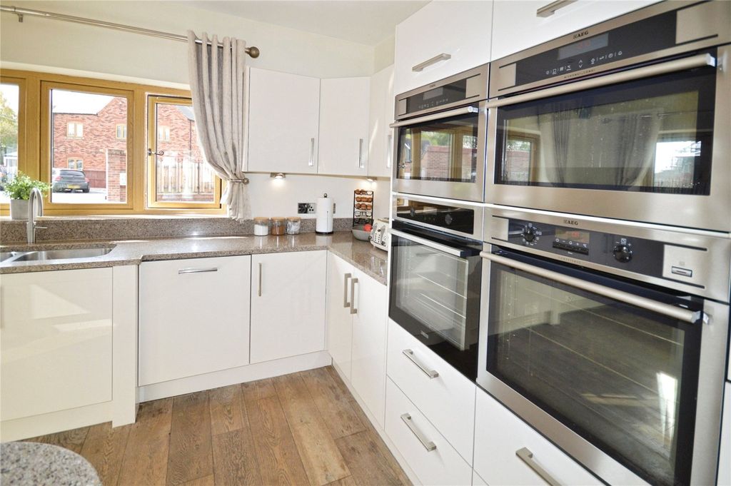 Property photo 3 of 29 Kitchen/Dining Room