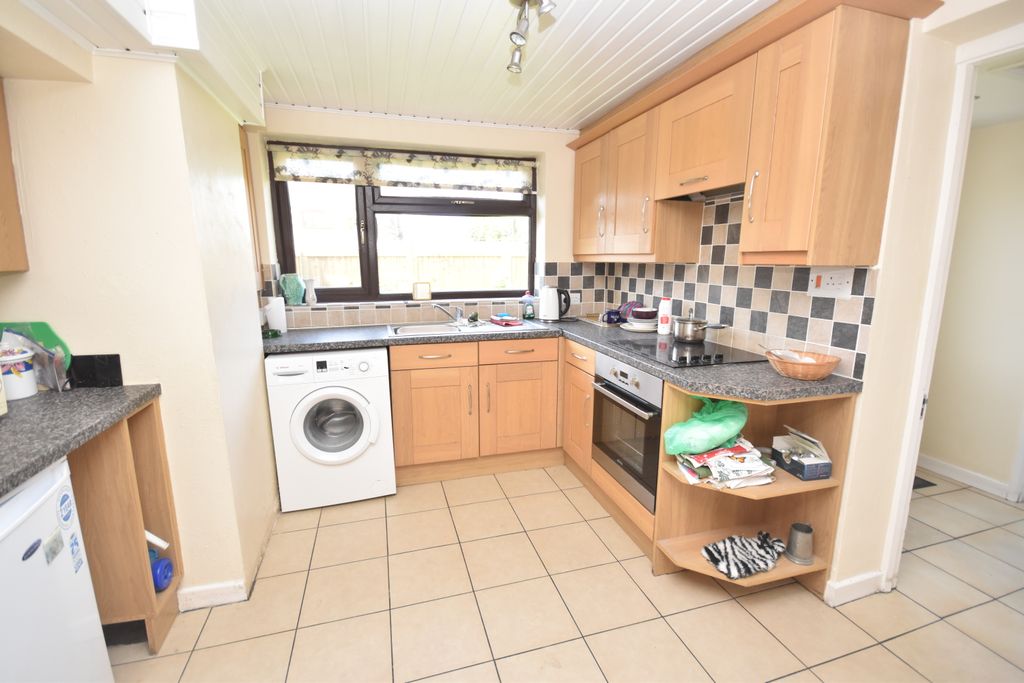 Property photo 3 of 15 Kitchen