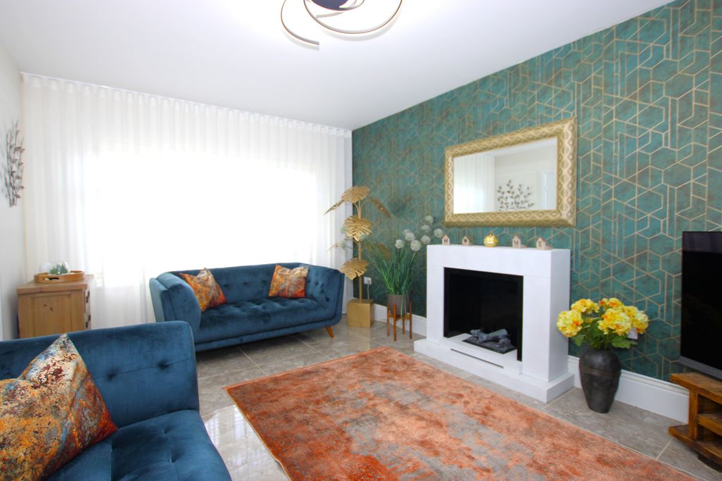 Property photo 2 of 38 Lounge Area