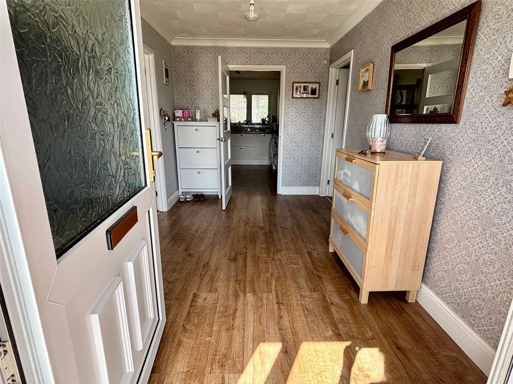 Property photo 2 of 29 Picture No. 15