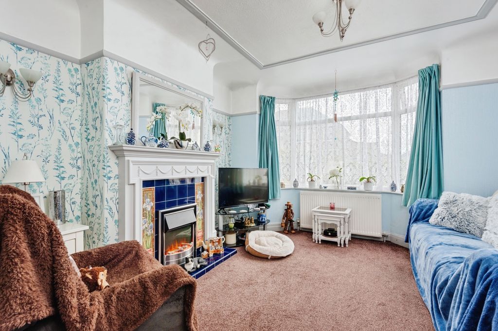 Property photo 3 of 16 Photo