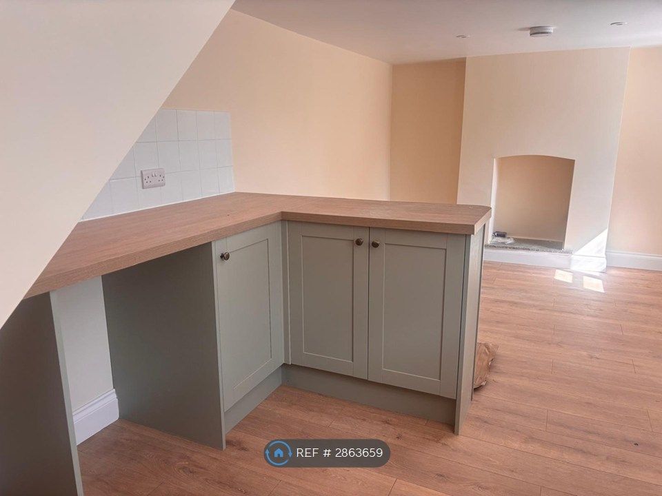 Property photo 2 of 19 Kitchen