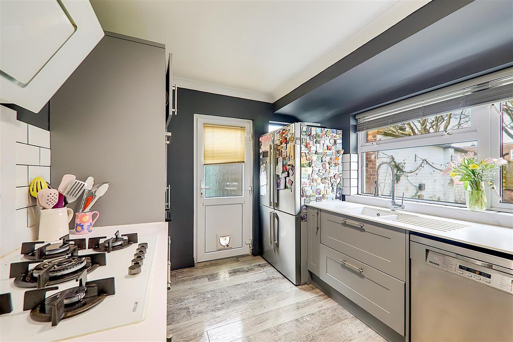 Property photo 3 of 20 Img_7007-Img_7009.Jpg