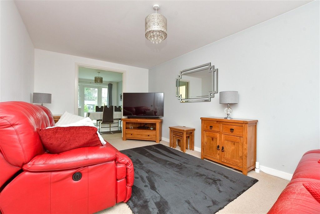 Property photo 3 of 16 Lounge