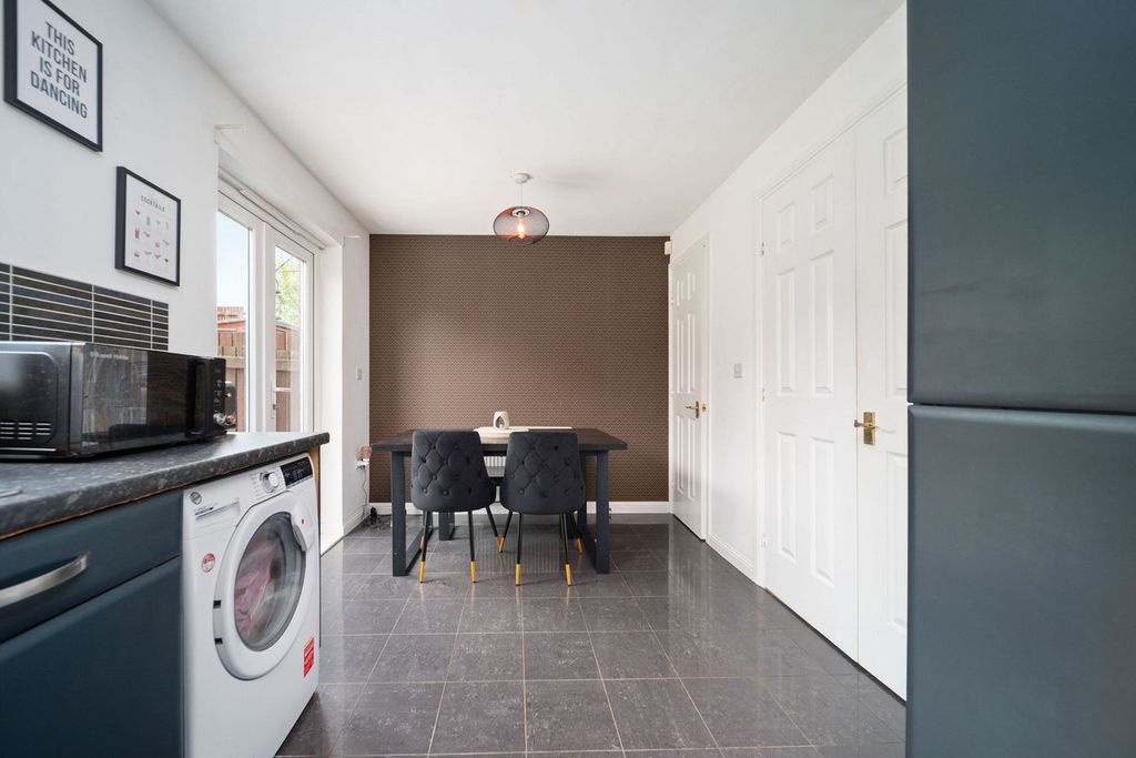 Property photo 3 of 23