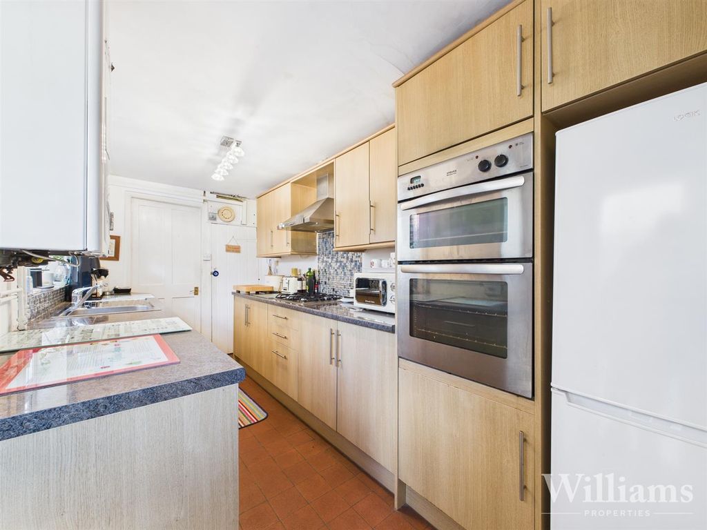 Property photo 3 of 12 Cam04950G0-Pr0132-Still009.Jpg