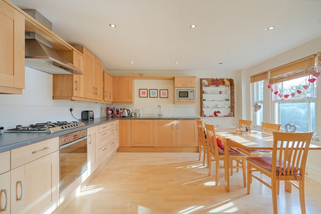 Property photo 2 of 20 Kitchen