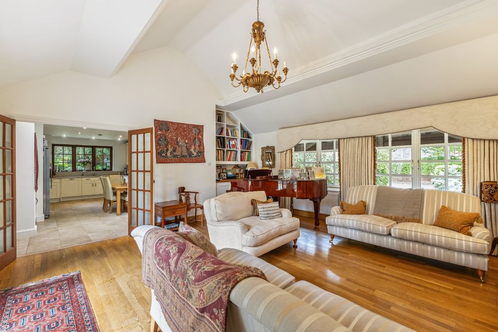 Property photo 3 of 20 Sitting Room