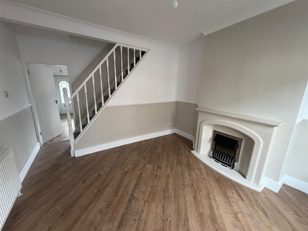 Property photo 2 of 10 Lounge
