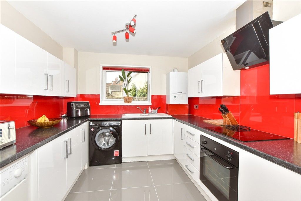 Property photo 2 of 10 Kitchen