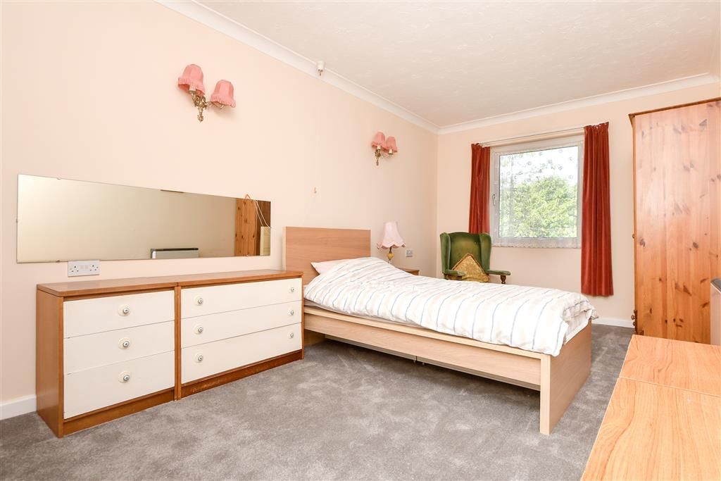 Property photo 2 of 18 Bedroom