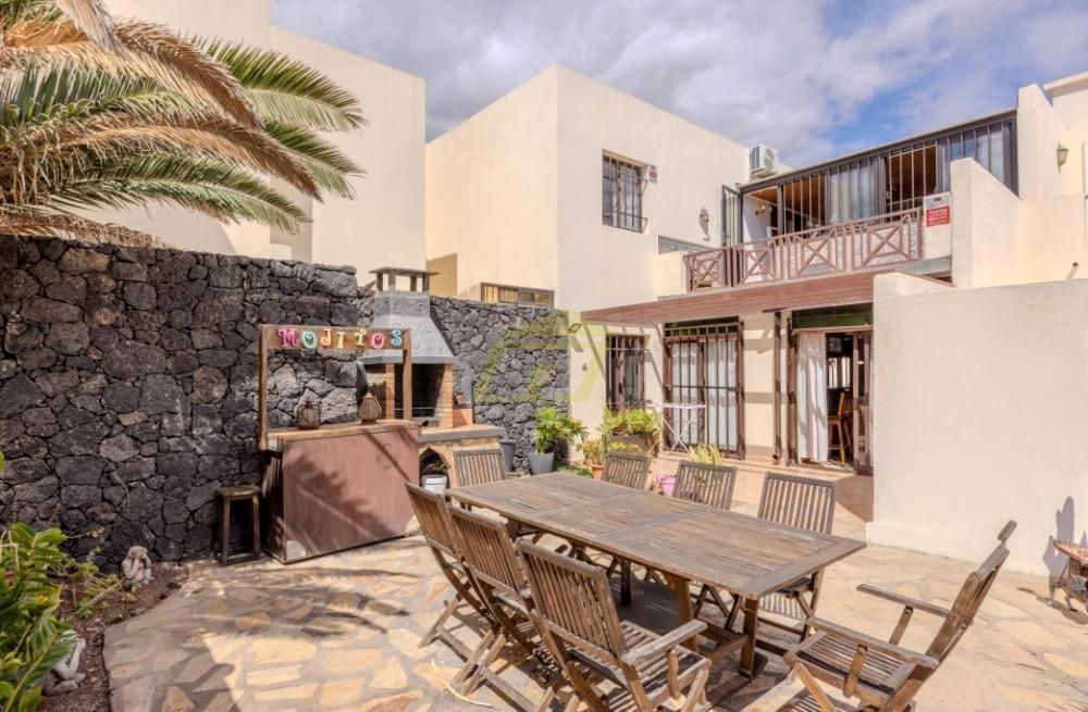 Property photo 2 of 25