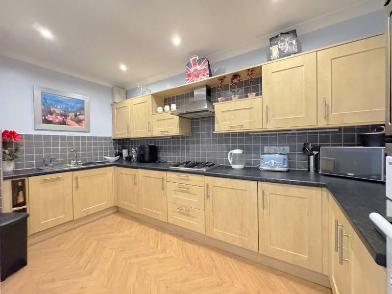 Property photo 3 of 26 Kitchen