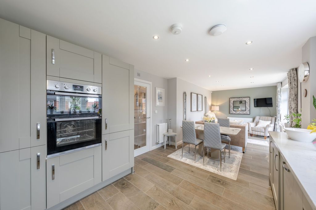 Property photo 2 of 31