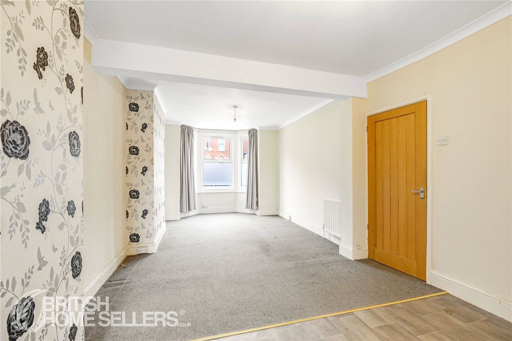 Property photo 2 of 15 Picture No. 18