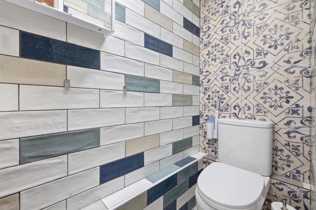 Property photo 3 of 27 99 20.Jpg