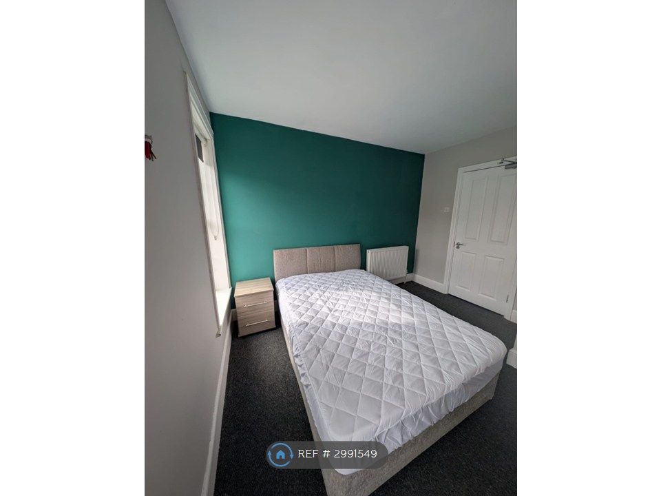 Property photo 2 of 12 Room 5