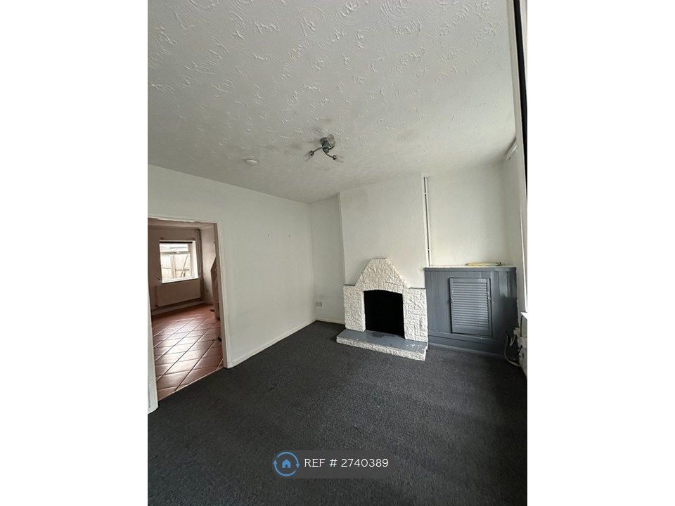 Property photo 1 of 13 Living Room