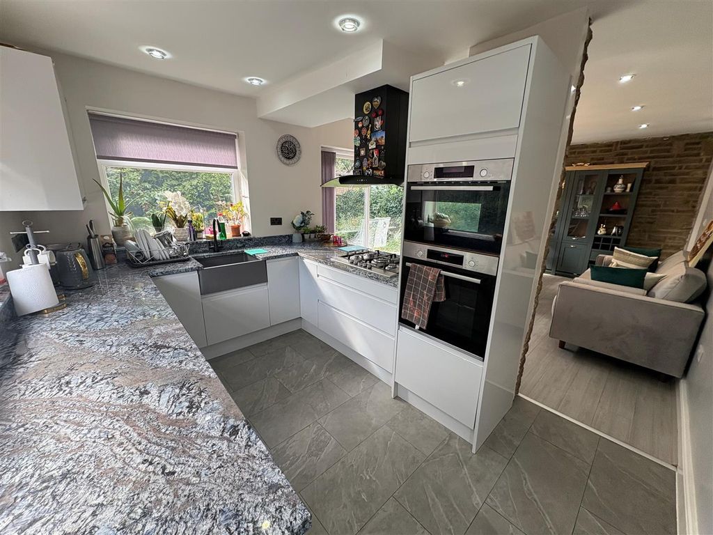 Property photo 3 of 24