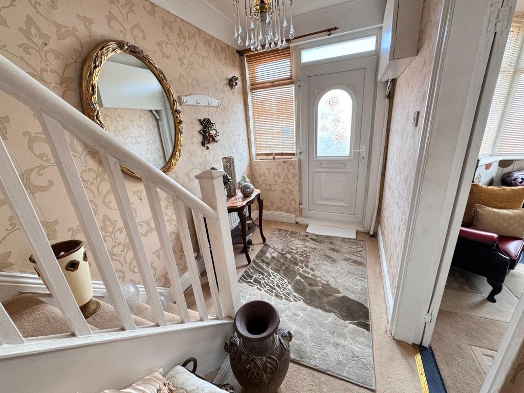 Property photo 3 of 13 Hall