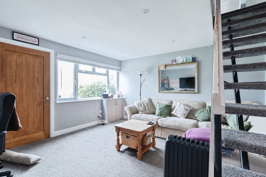 Property photo 3 of 20