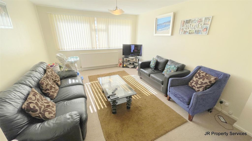 Property photo 2 of 7 Living Room