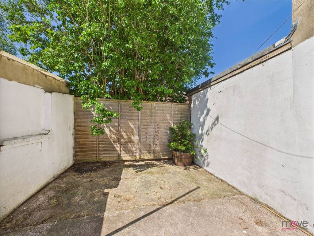 Property photo 3 of 8