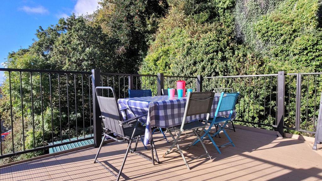 Property photo 3 of 28 Balcony