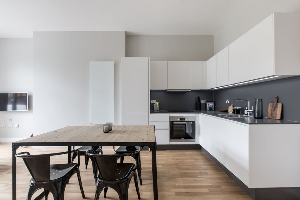 Property photo 1 of 10 Kitchen