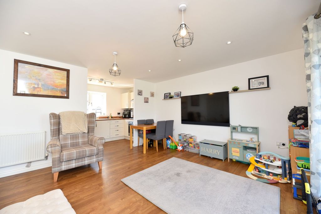 Property photo 3 of 17