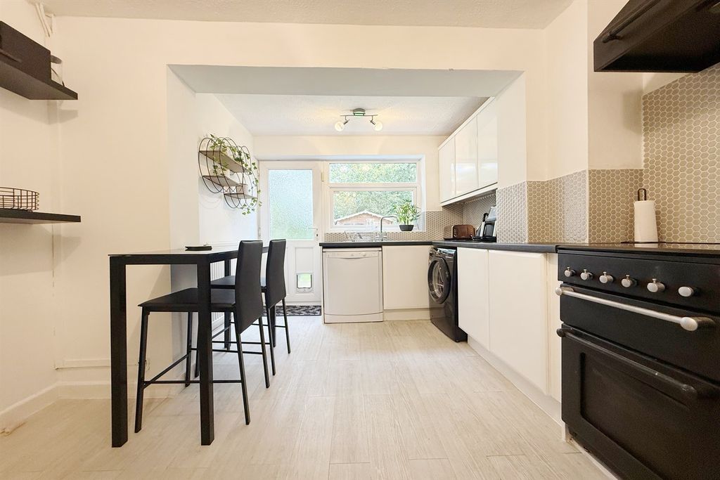 Property photo 2 of 19 Kitchen