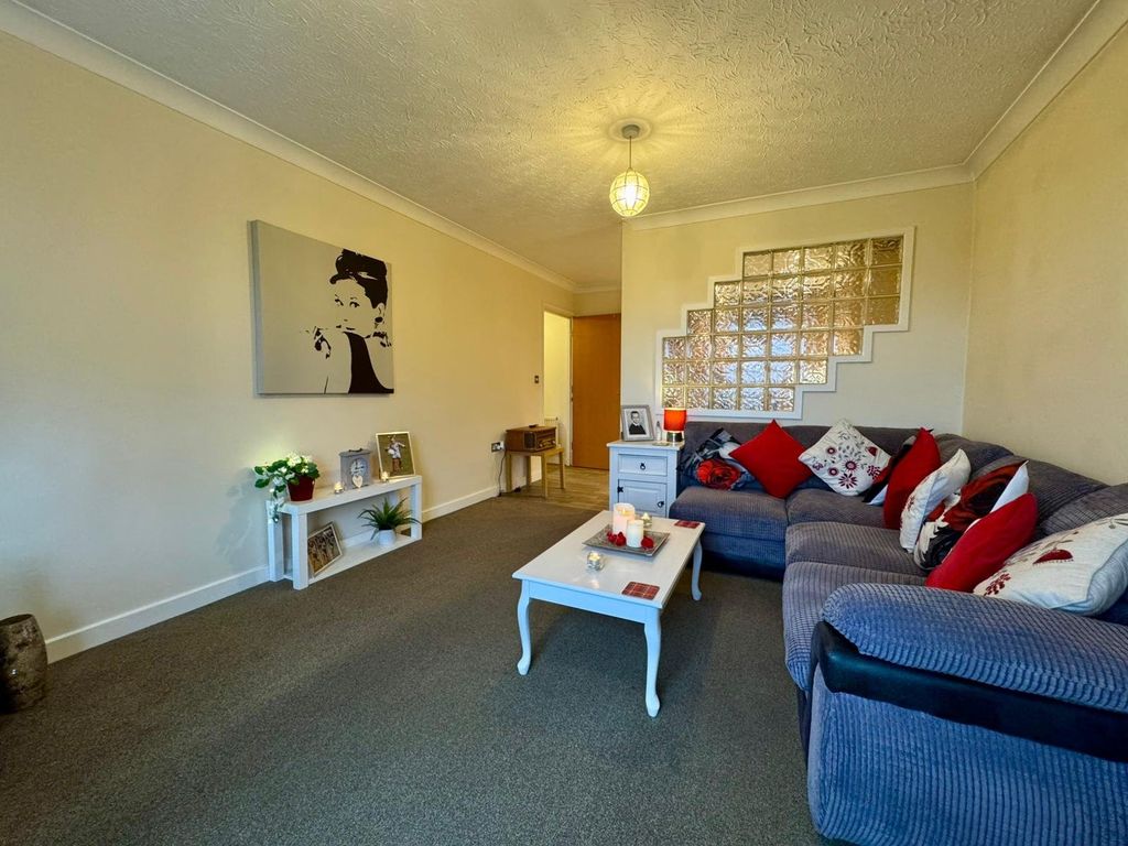 Property photo 3 of 8 Picture No. 09