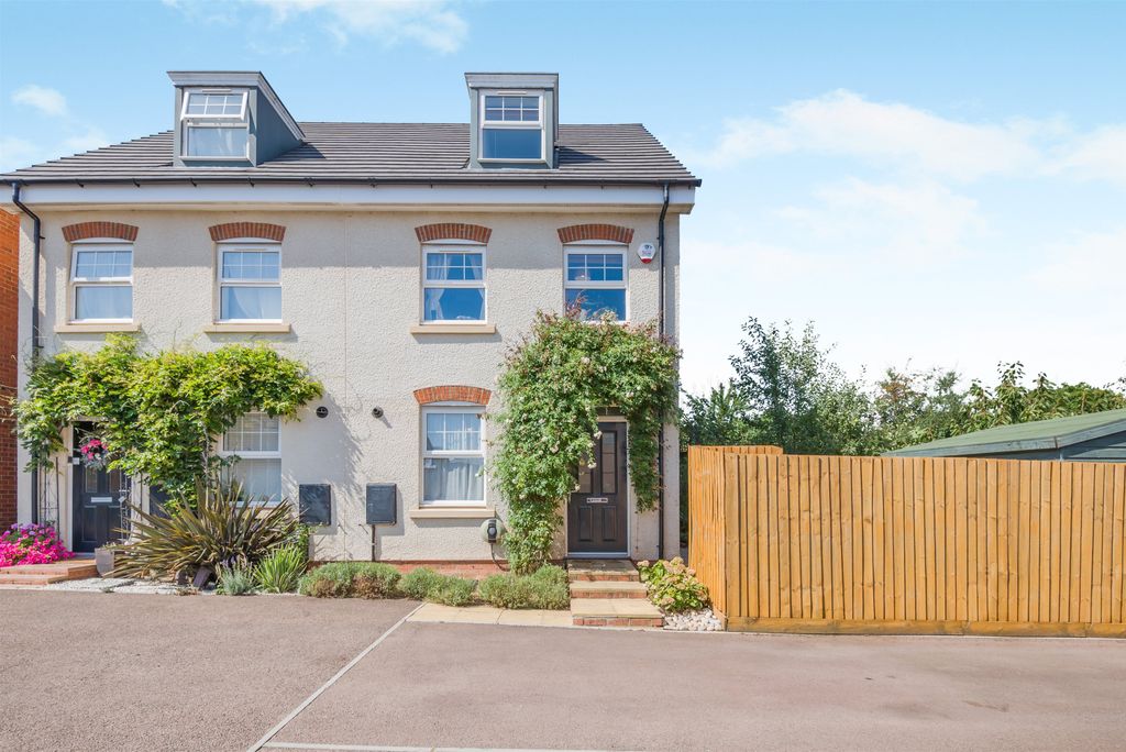 Property photo 1 of 24