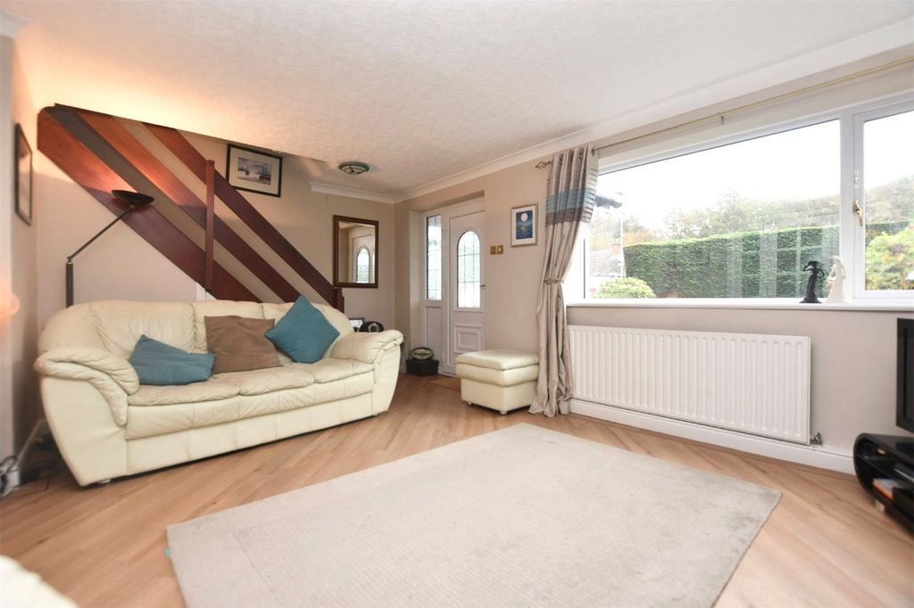 Property photo 3 of 21 Lounge