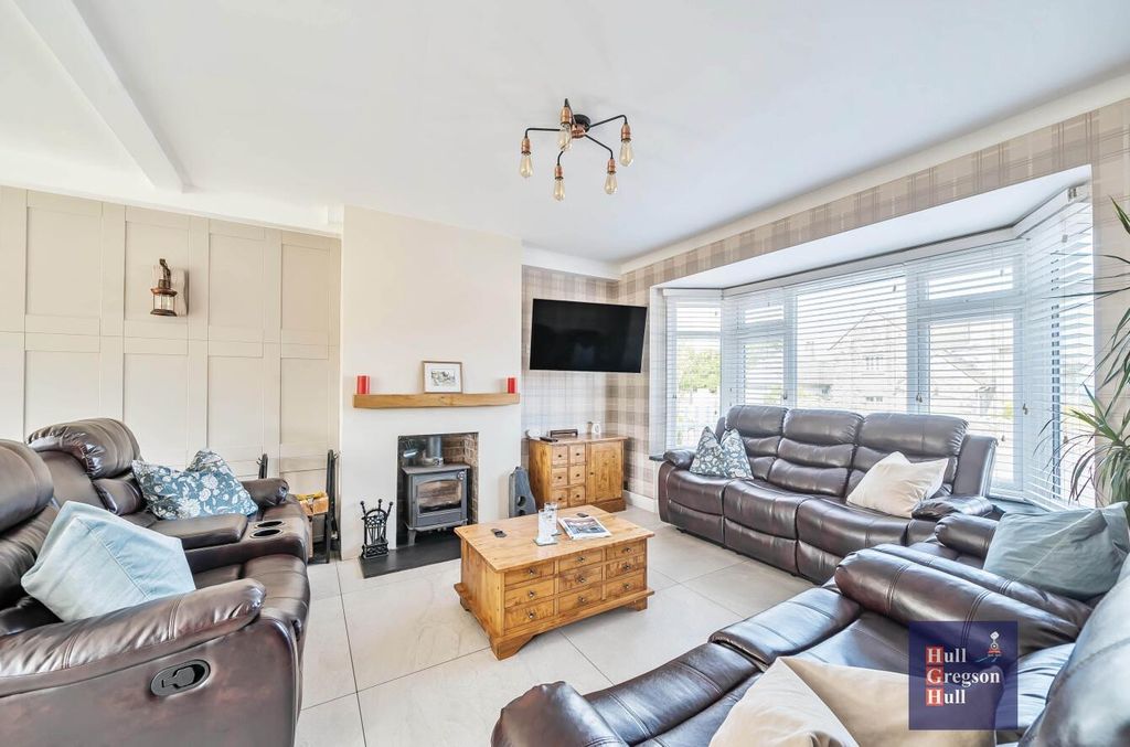 Property photo 2 of 25 A3c956B4-3c48-45d3-Bb1A-A128F5A3c1c4.Jpg
