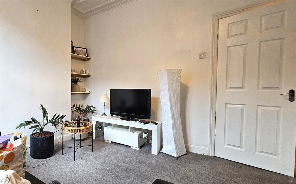 Property photo 2 of 6 Communal Lounge