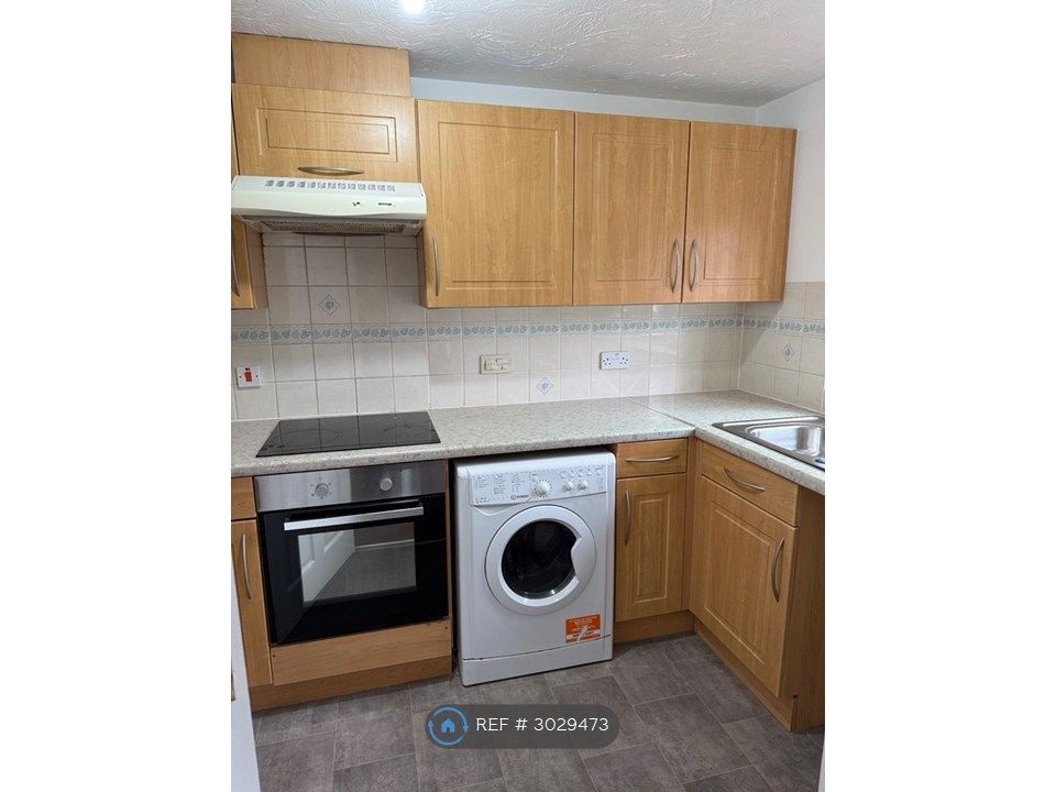 Property photo 3 of 14 Kitchen