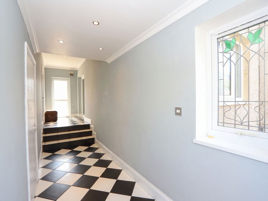 Property photo 2 of 26 Entrance Hall
