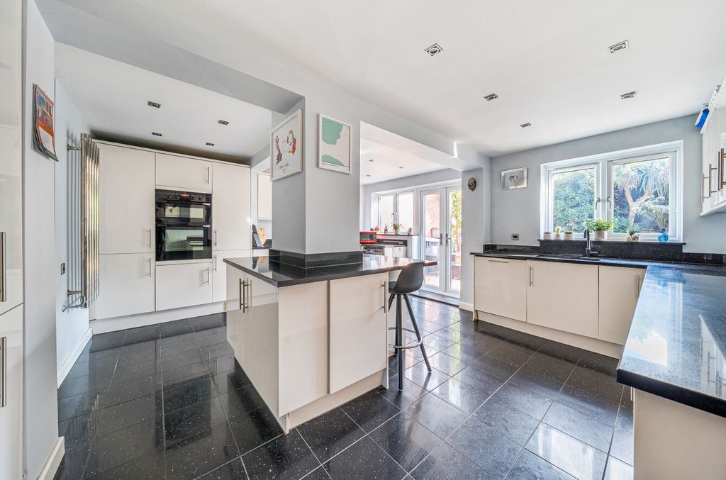 Property photo 3 of 16 1362866-11-68E3c9...