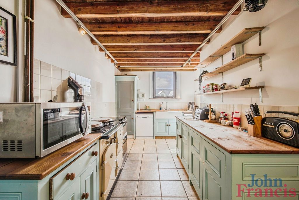 Property photo 3 of 25 Pbox-Img.Jpg