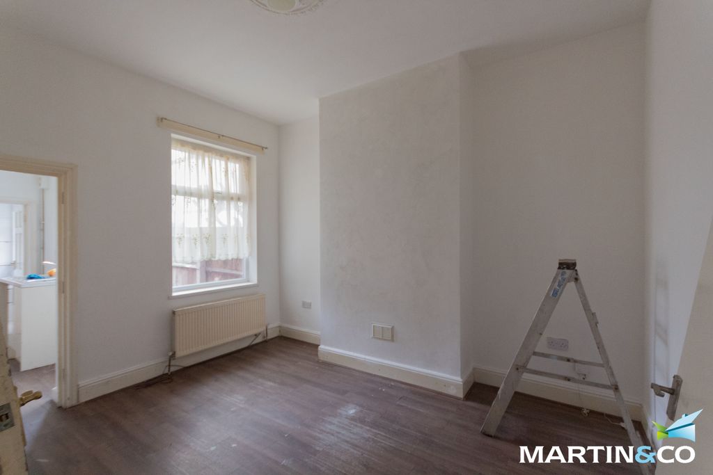 Property photo 3 of 9 1