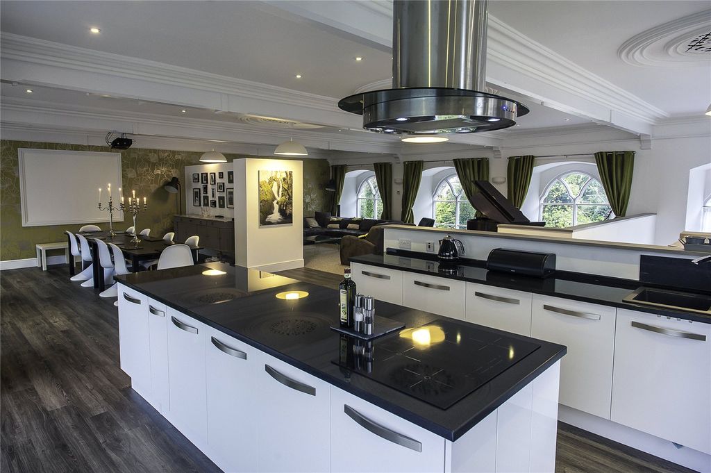 Property photo 2 of 20 Picture No. 14