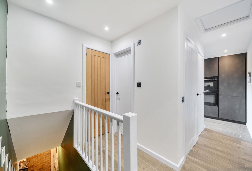 Property photo 2 of 12 Hallway