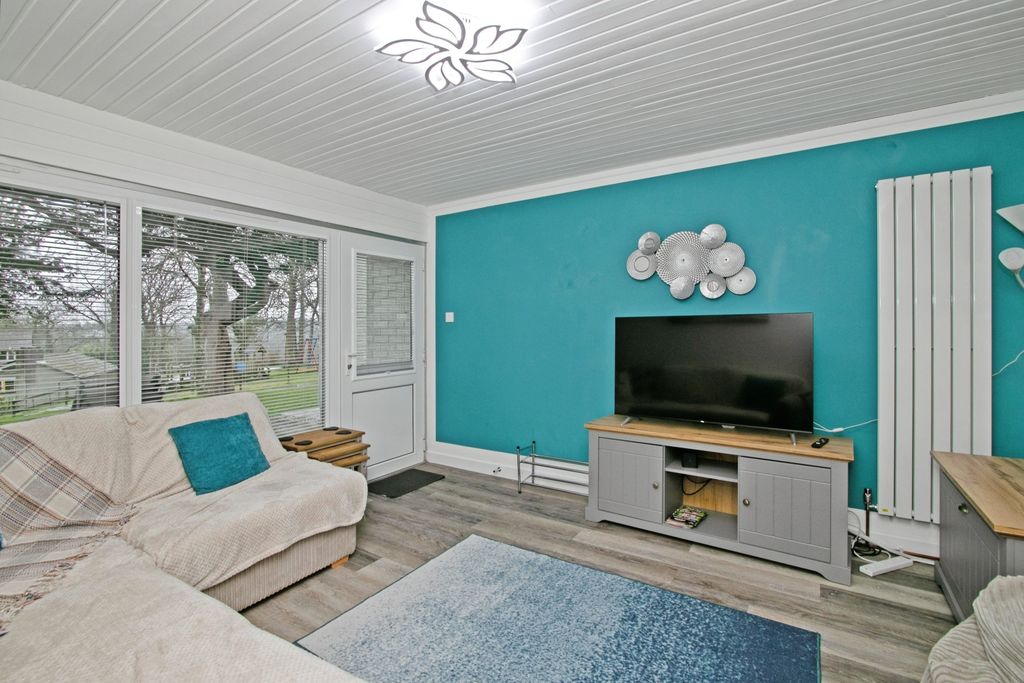 Property photo 3 of 25 Lounge