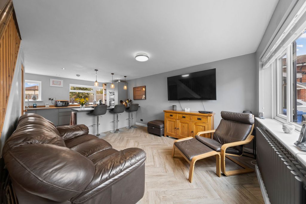 Property photo 3 of 25