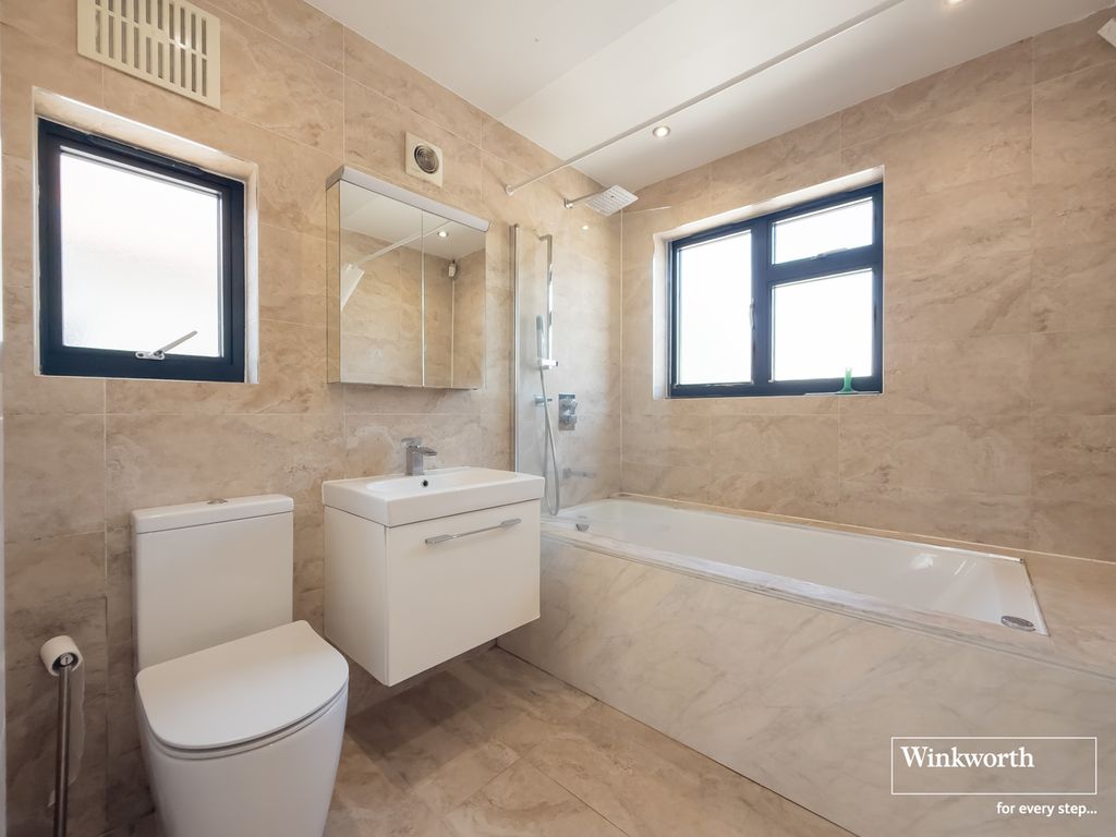 Property photo 2 of 12 Family Bathroom