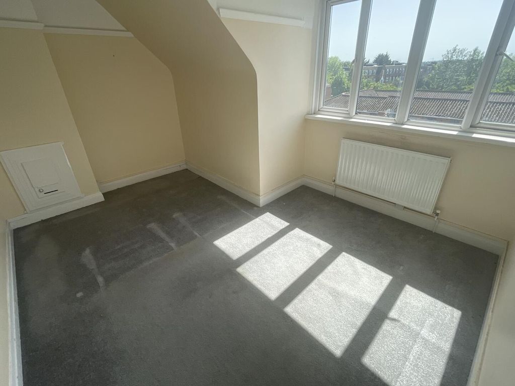 Property photo 1 of 9 Bedroom