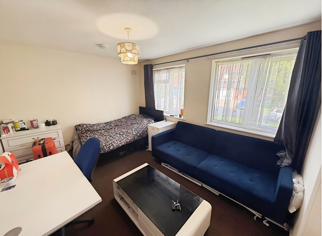 Property photo 3 of 5 Living Room