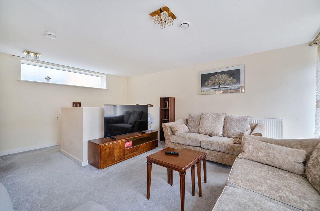 Property photo 2 of 14 1417352-25-69A19F...